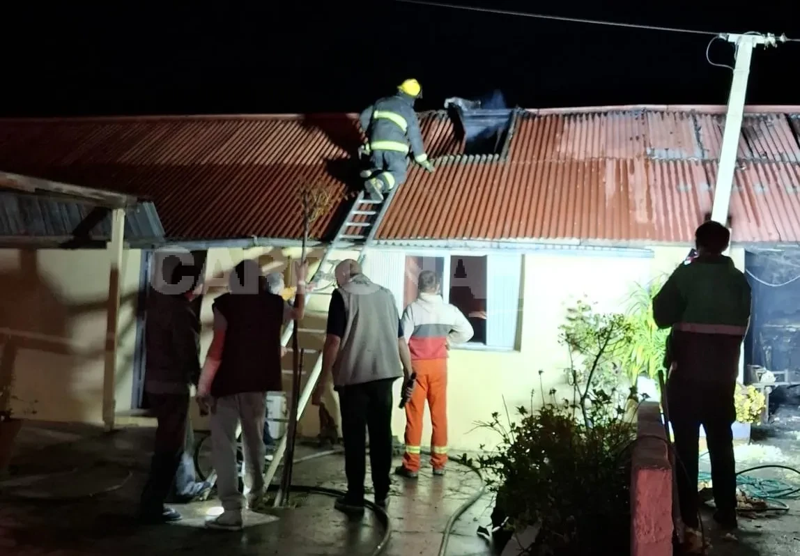Incendio en Conchillas destruyó una vivienda patrimonial y vecinos organizan ayuda para la familia afectada — imagen 1