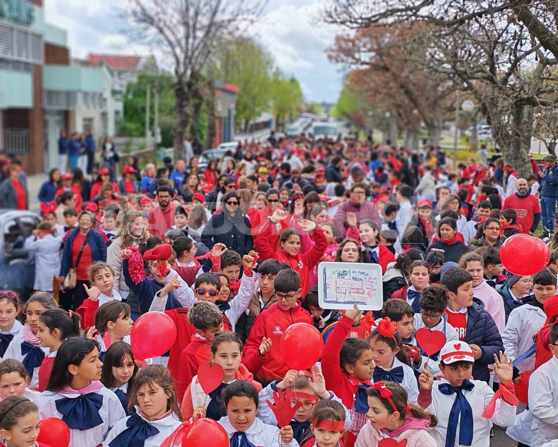“CARDONA CAMINA” cerró la semana del corazón con una multitudinaria jornada en el Parque Cazeaux. — imagen 1