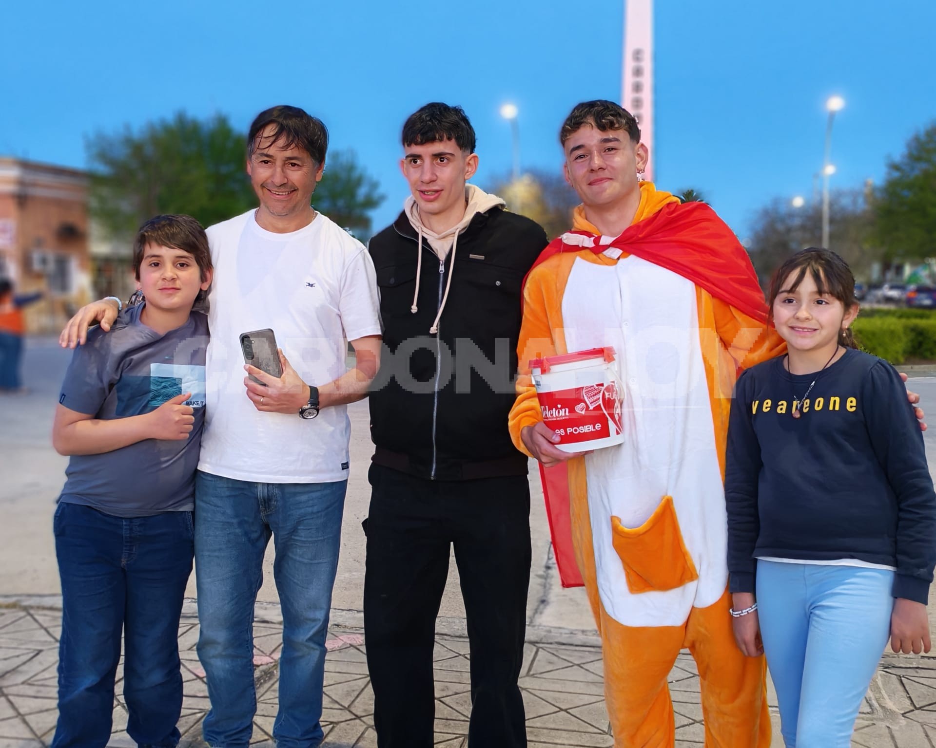 Joven fraybentino llegó a Cardona en caminata solidaria a beneficio de Teletón uniendo Montevideo y F. Bentos. — imagen 1