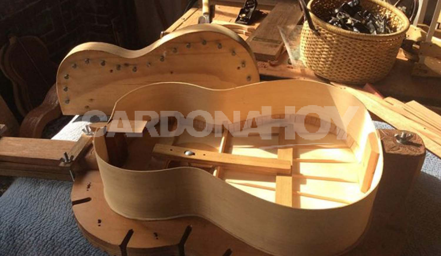 UTEC Mercedes recibirá una actividad que vincula música, fabricación de guitarras e investigación científica