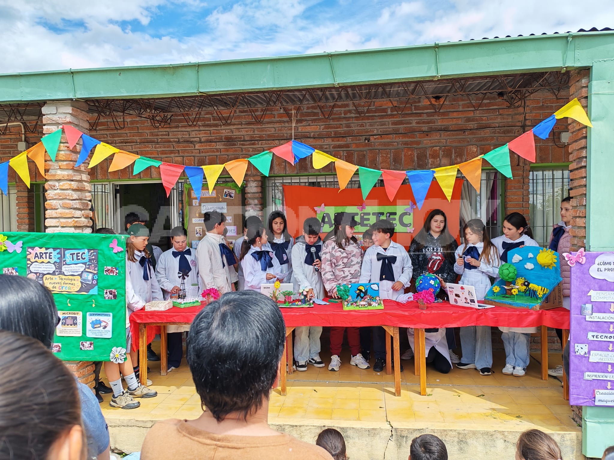 Escuela N.º 54 de Cardona fue sede de un encuentro de proyectos educativos con integración de tecnología